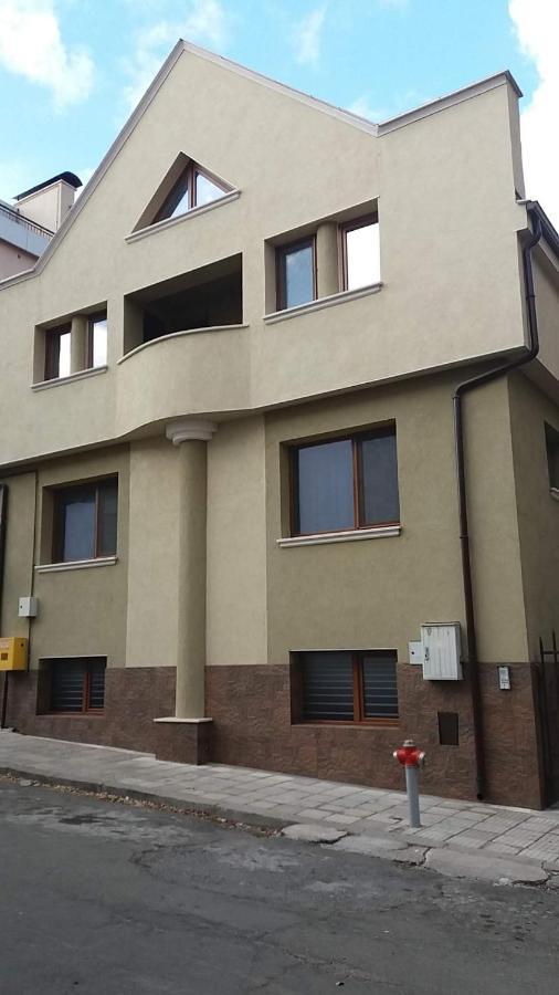 Нощувки Ботеви Shumen Exterior foto