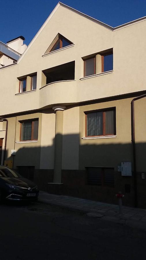 Нощувки Ботеви Shumen Exterior foto