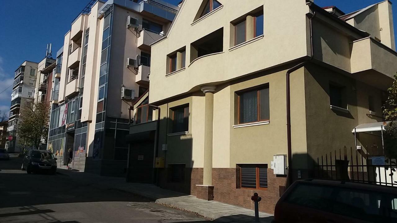 Нощувки Ботеви Shumen Exterior foto