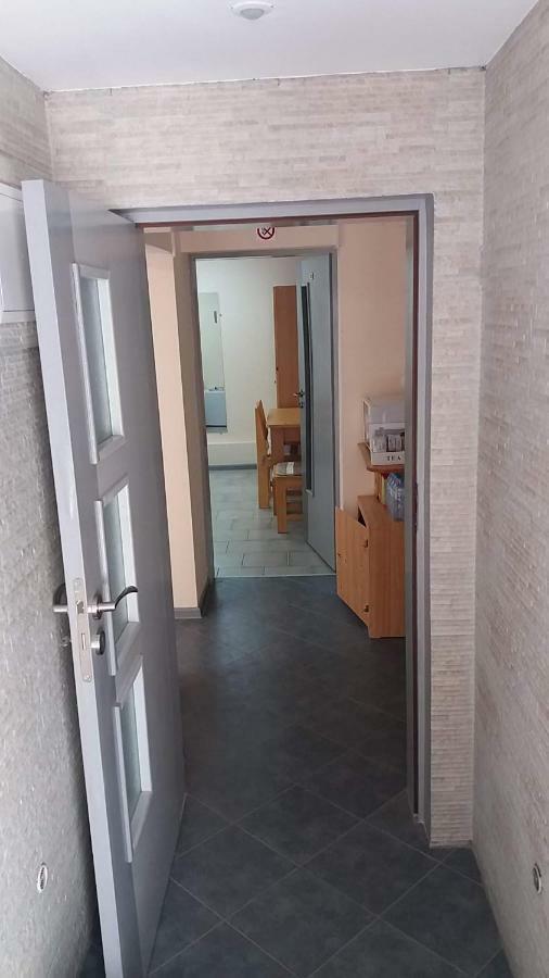 Нощувки Ботеви Shumen Exterior foto